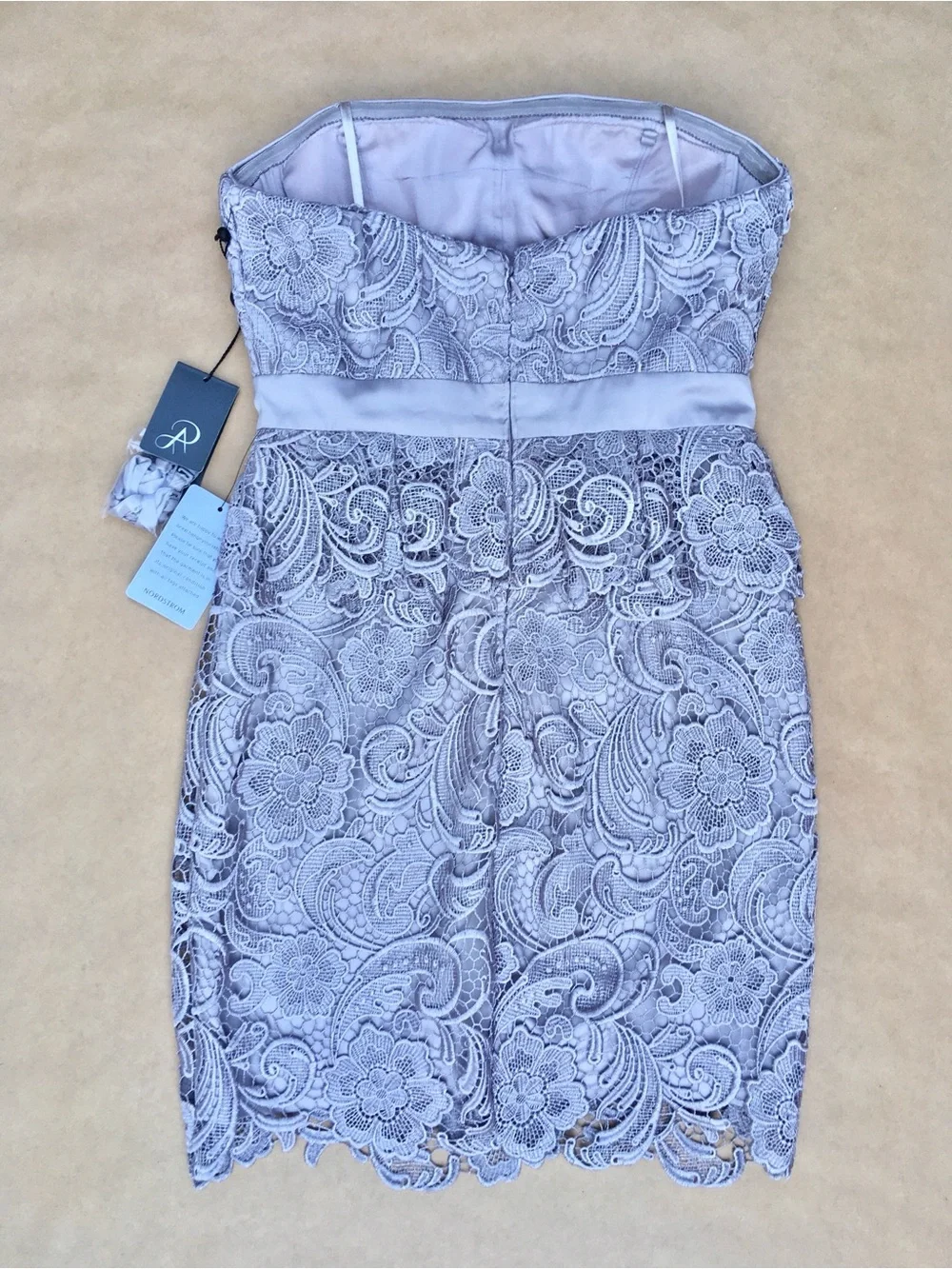 Adrianna Papell โ Guipure Lace Strapless Cocktail Dress in Silver Grey Size 4 - Picture 8 of 13